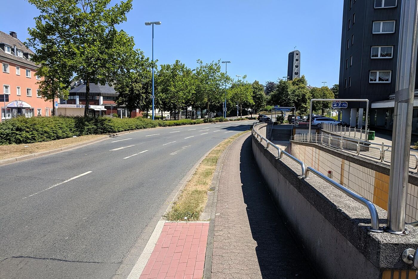 Bild von Kreuzung am Berg - Blick Richtung Heidestraße (Osten)