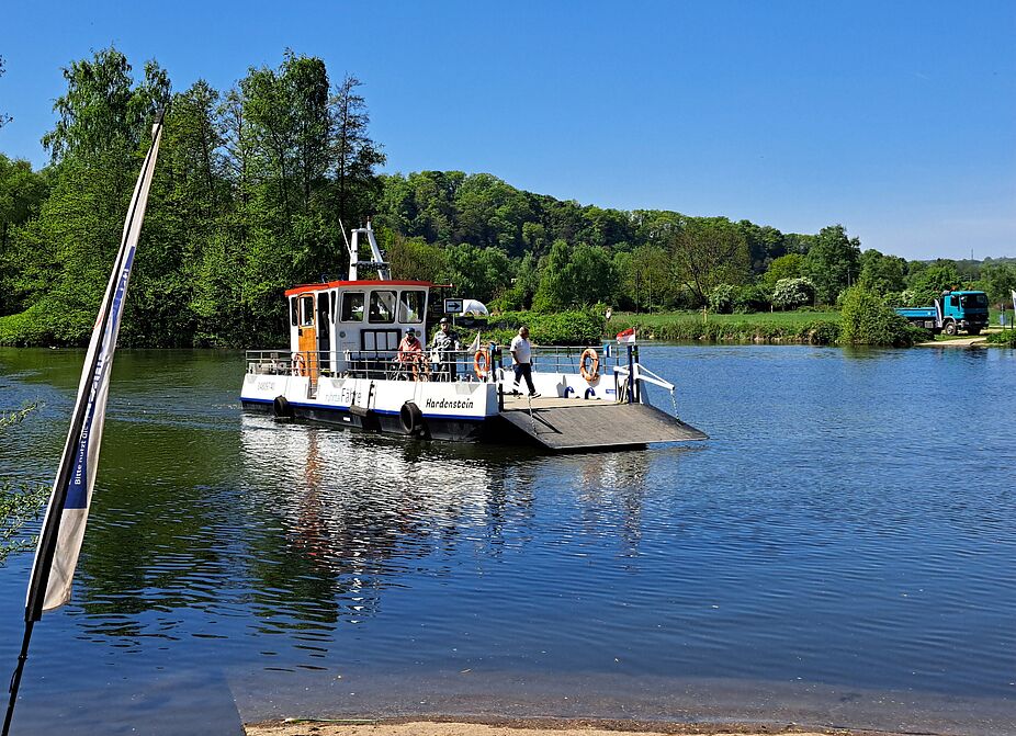 Ruhrfähre Ruine Hardenstein Ruhrfähre Ruine Hardenstein